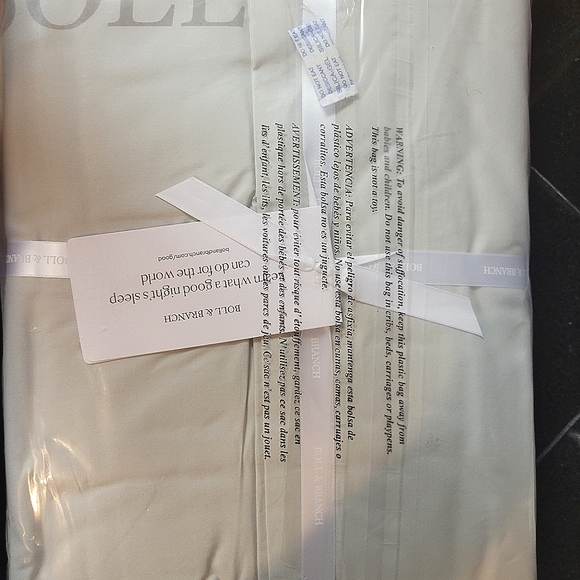 Boll and Branch Signature Hemmed Percale Calif King Sheet Set in Pale Pewter - Picture 5 of 9